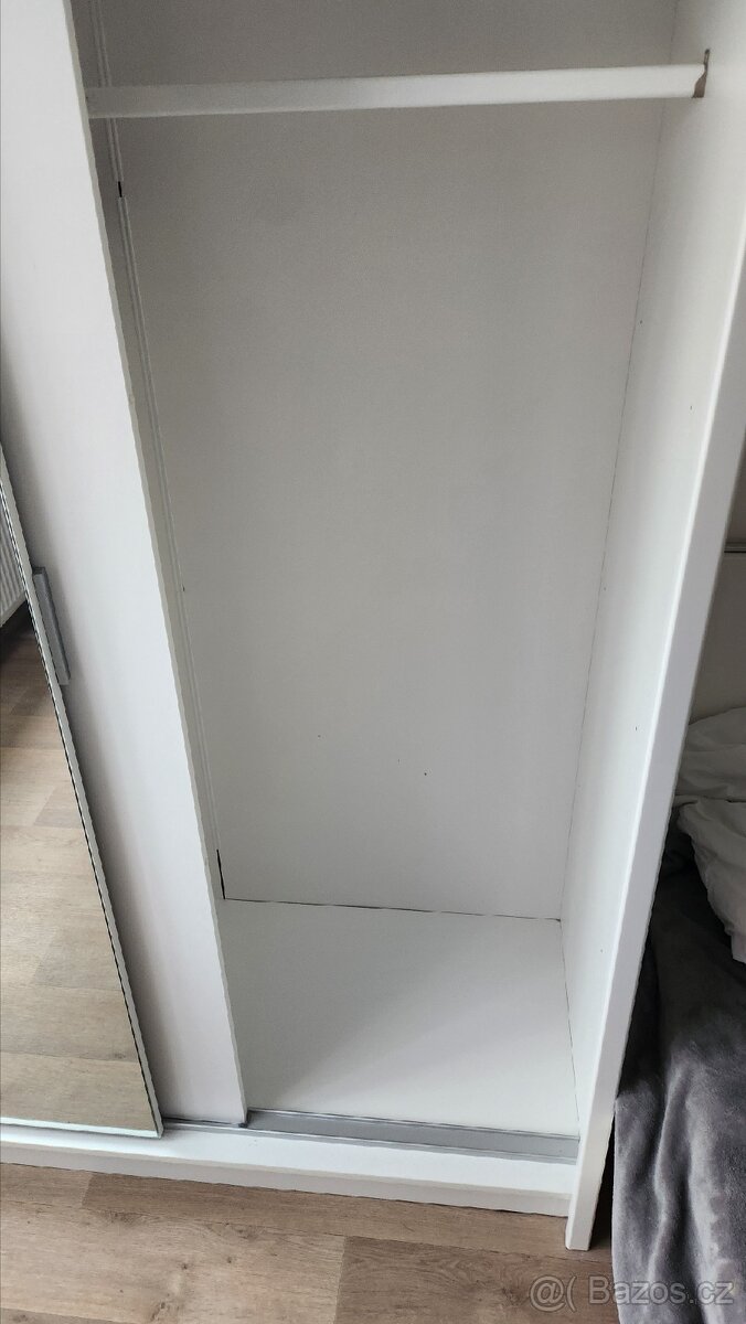 Skříň 150 x 215 x 61 cm - 4