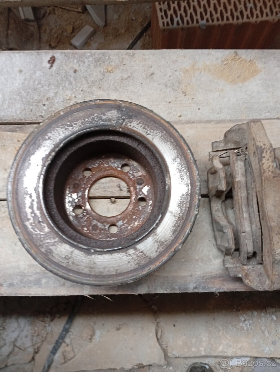 Prodám díly z cherokee xj - 4