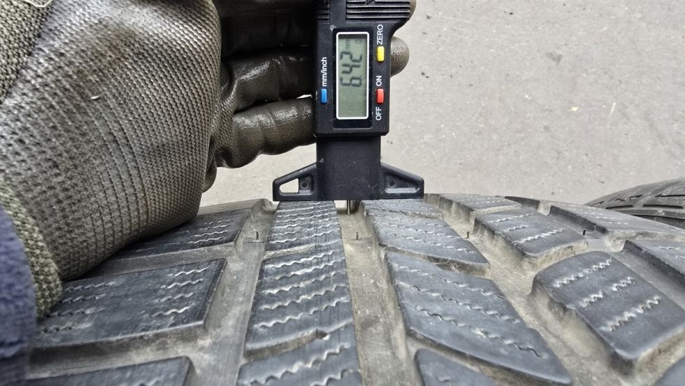 Zimní pneu 245/40/18 Roadstone - 4