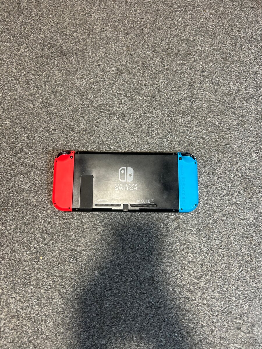Nintendo Switch + hra a příslušenství - 4