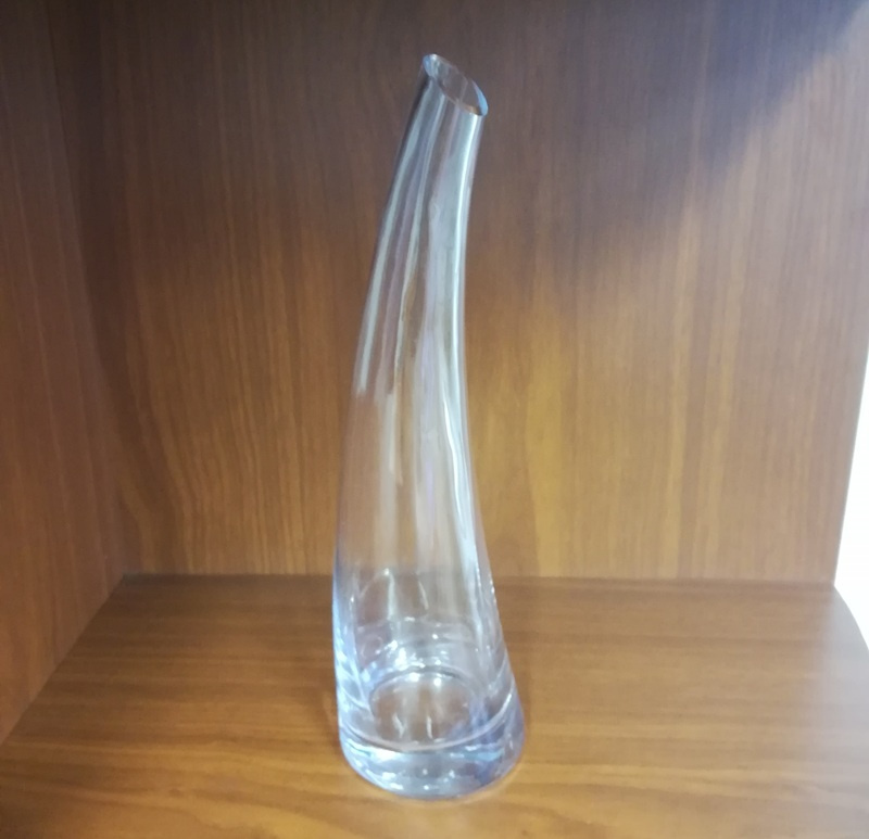 Elegantní váza na jeden květ - 4