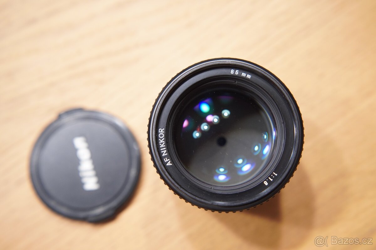 Nikon 85mm f/1.8D F - 4