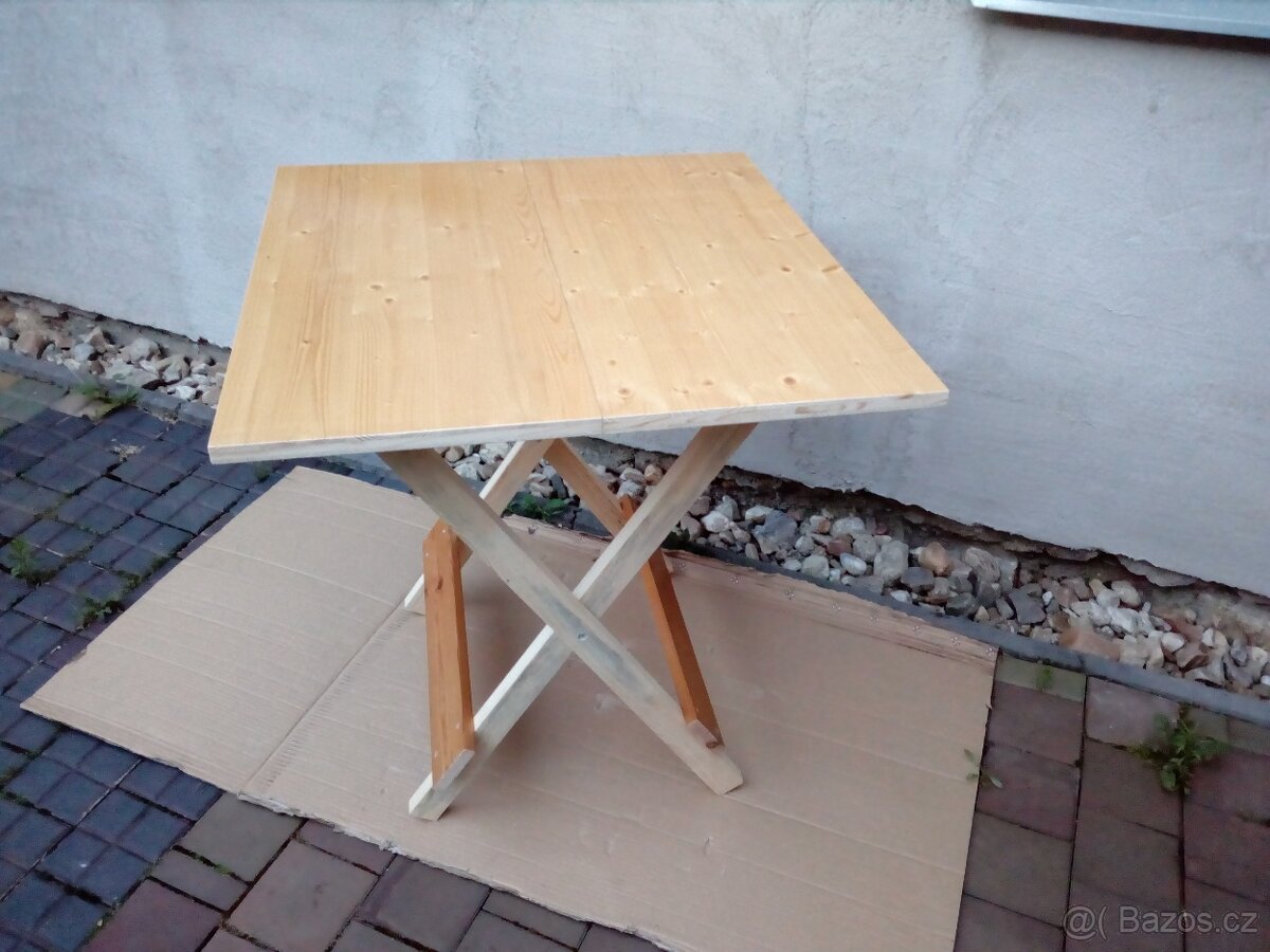 Prodám skládací stůl ze dřeva 75x80 - 4
