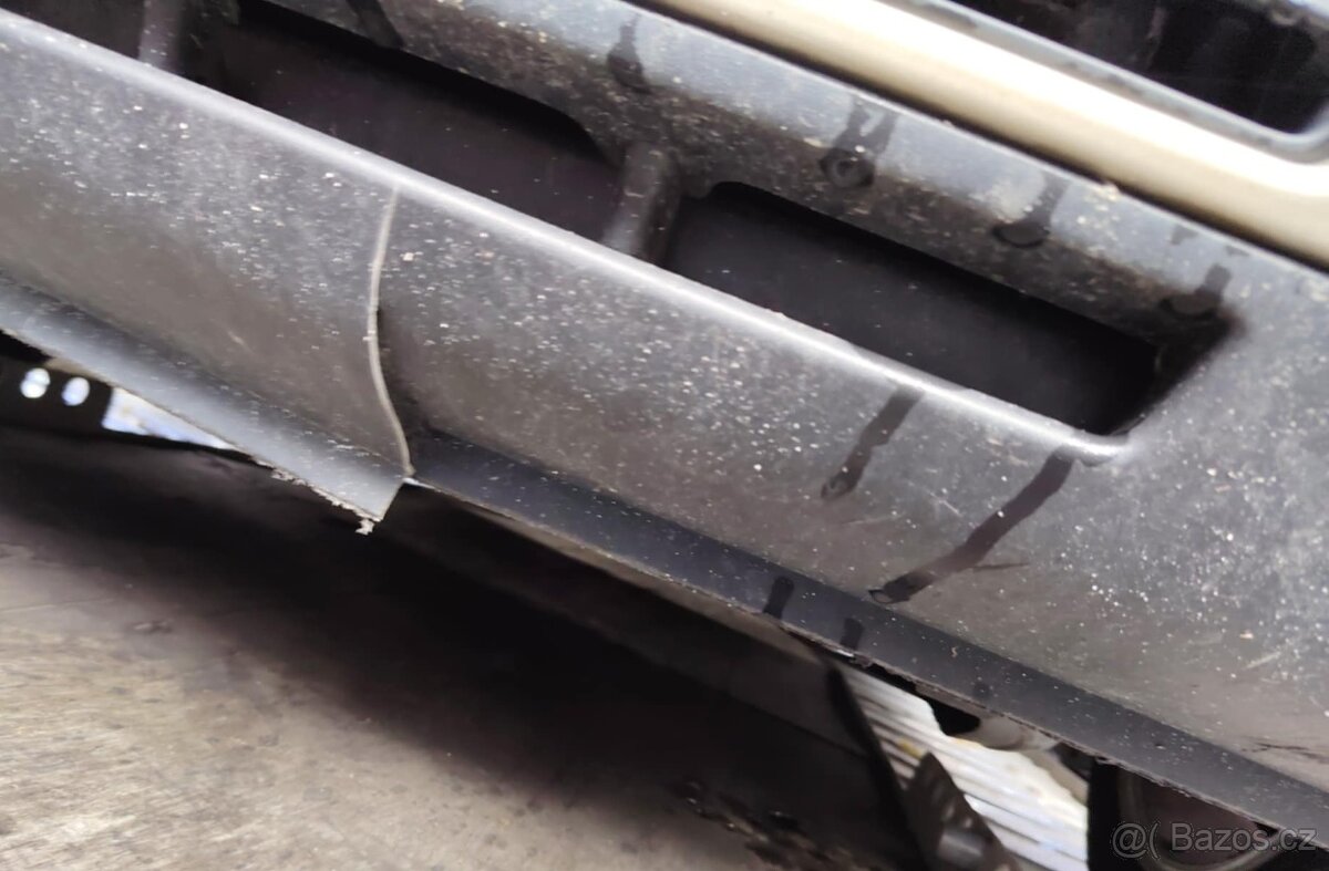 prodám přední nárazník na VW Golf 4 - 4