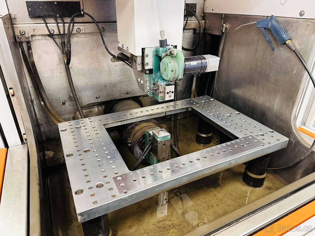 Drátová řezačka AGIE CHARMILLES CUT 2000 S + příslušenství - 4