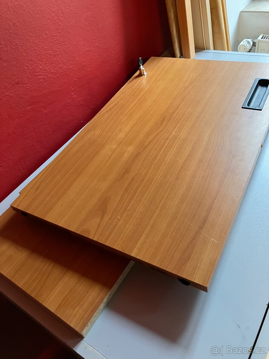 Kancelářské skříně a stoly - 4