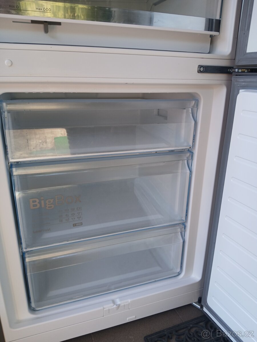 Velká lednice s mrazákem - 4