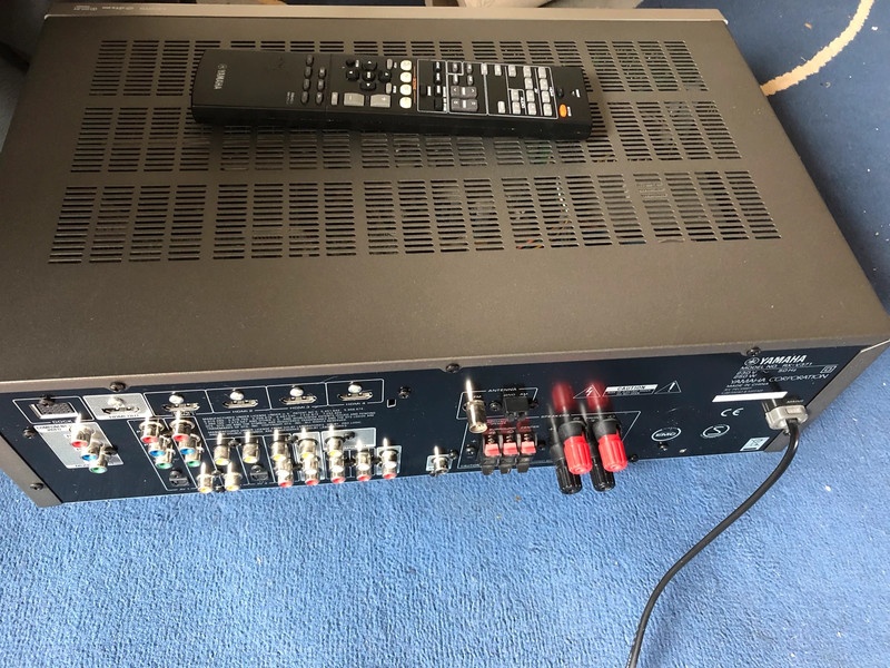 Yamaha RX-V371 - zesilovač - 4