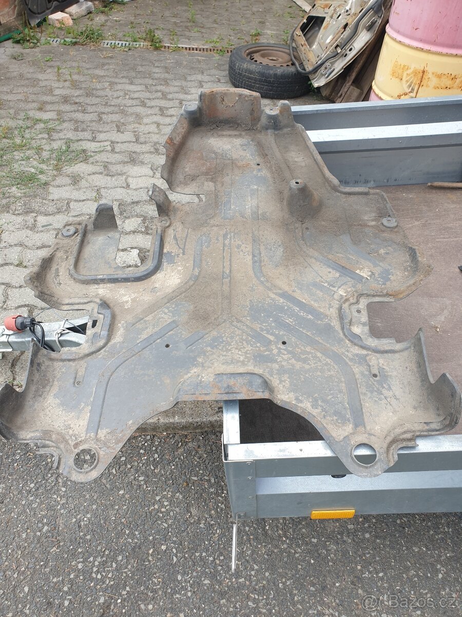 Mercedes w124 spodní kryt motoru č.124 - 4