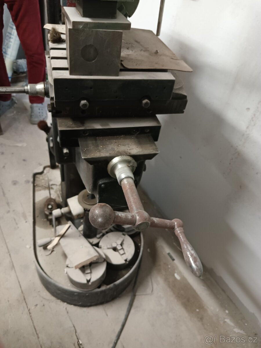 Historický soustruh kombinovaný s frézou. - 4