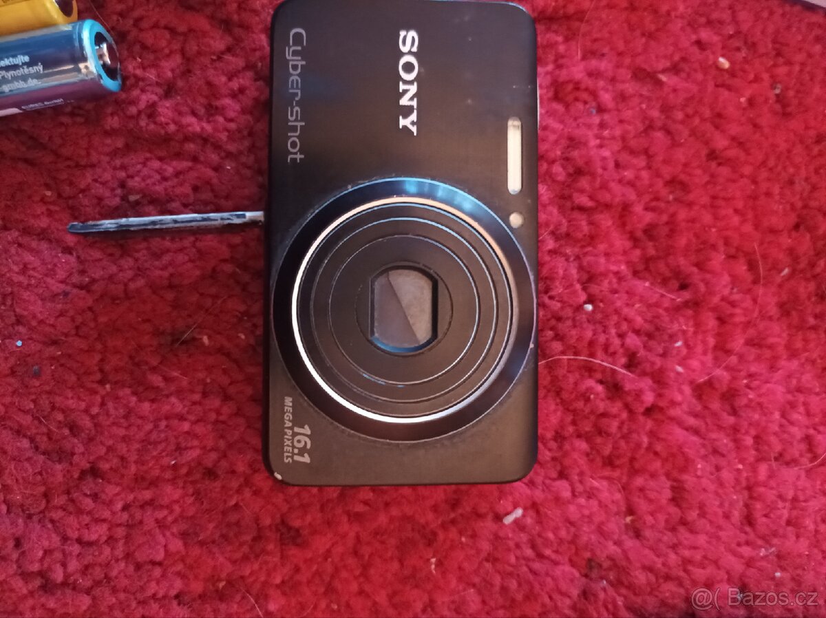 Fotoaparát Sony 2× cyber schot,16,1 a druhý 12,1 - 4