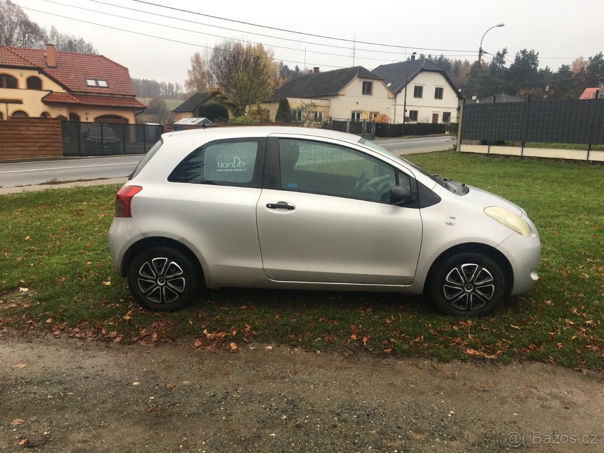 Toyota Yaris 1.0 benzin STK+M do 18.07.2027 - 4