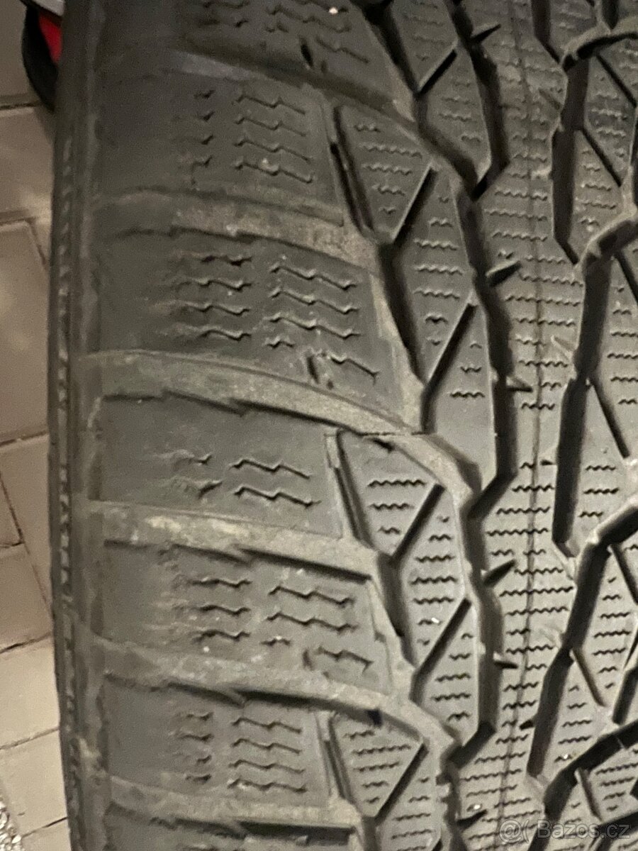 4 zimní pneu na plecháčích - 185/60 R15 Nokian a Continental - 4