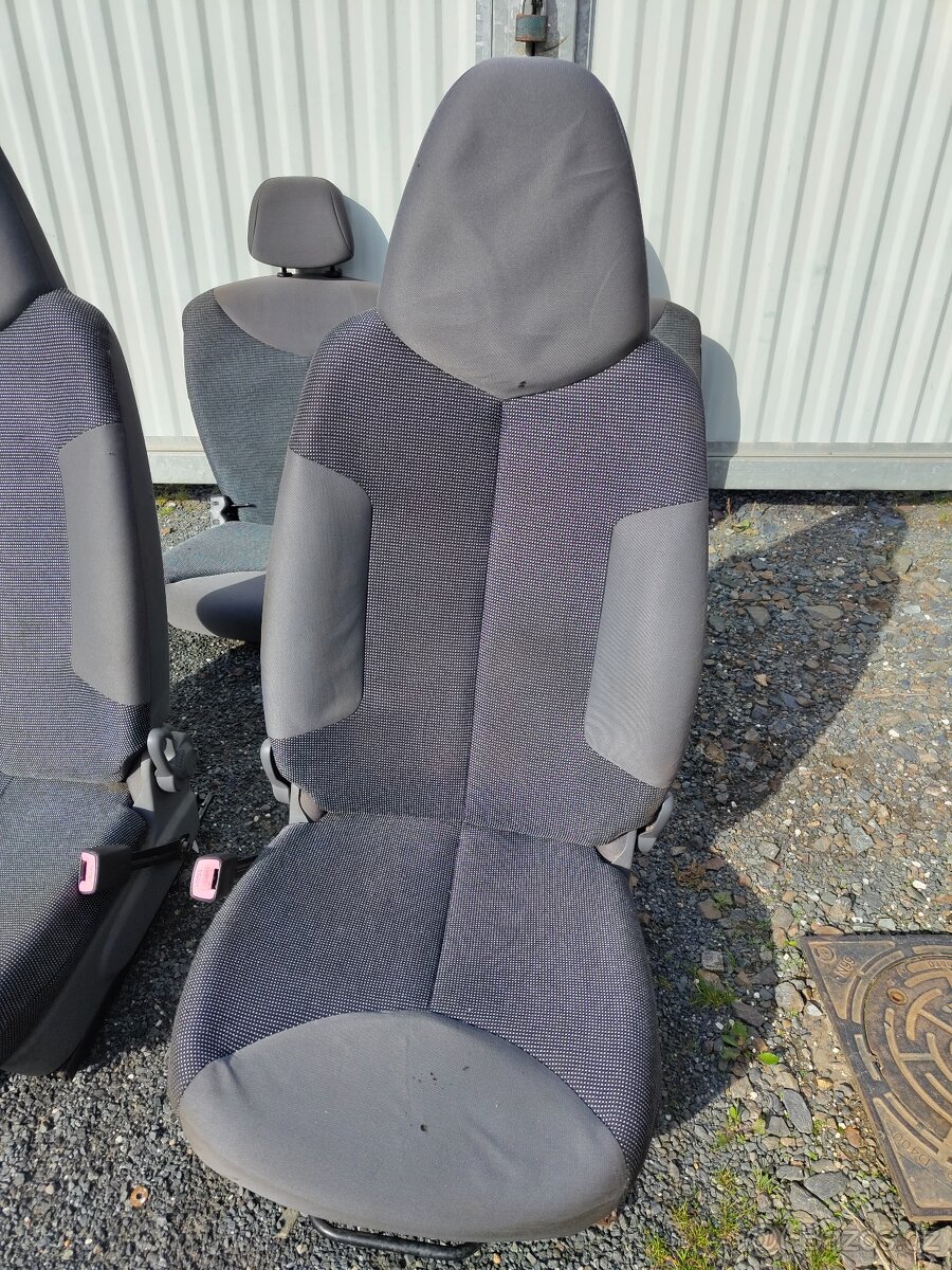 Sedačky Peugeot 107 - 3 dveřový - 4