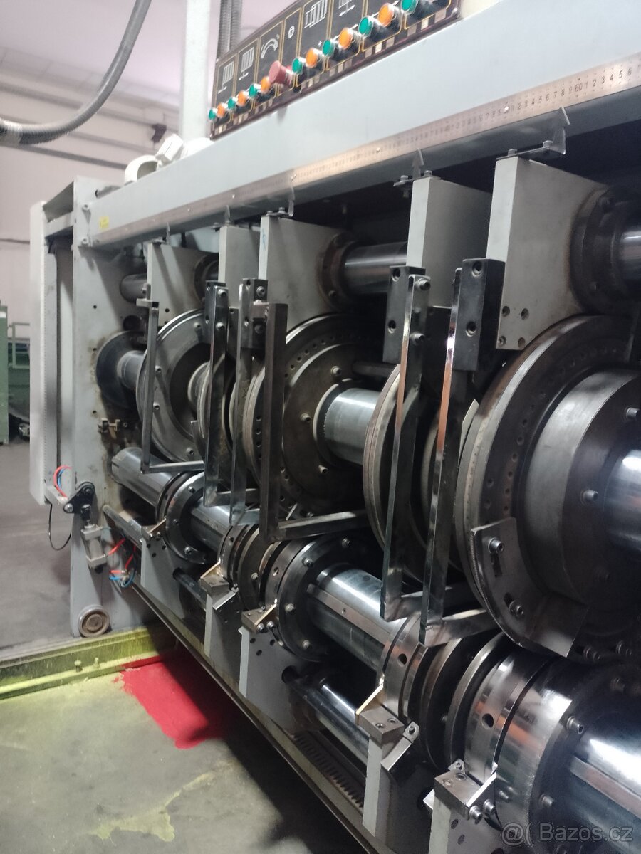 4 farebné flexo slotter rotation cutting stacker - 4