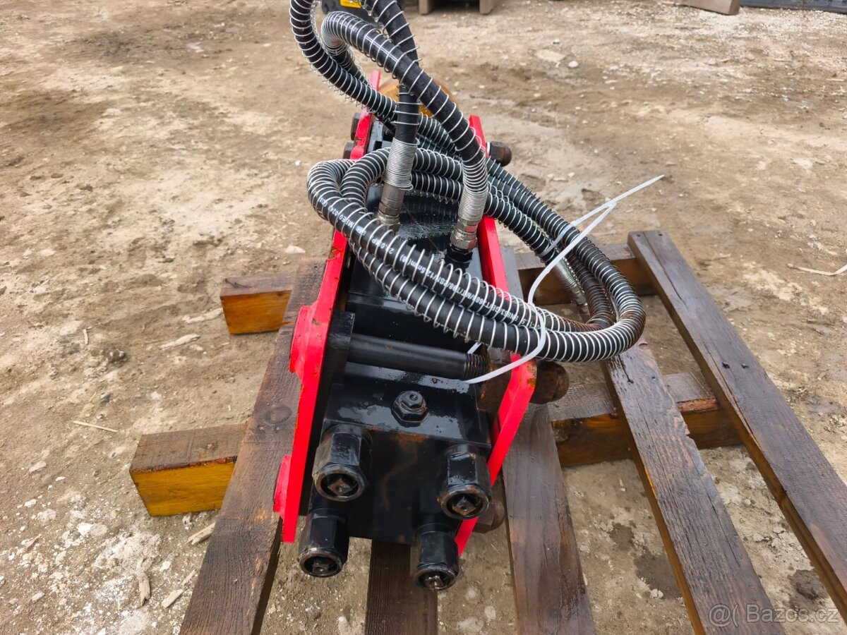 Hydraulický zatloukač kůlů pro bagr - 4