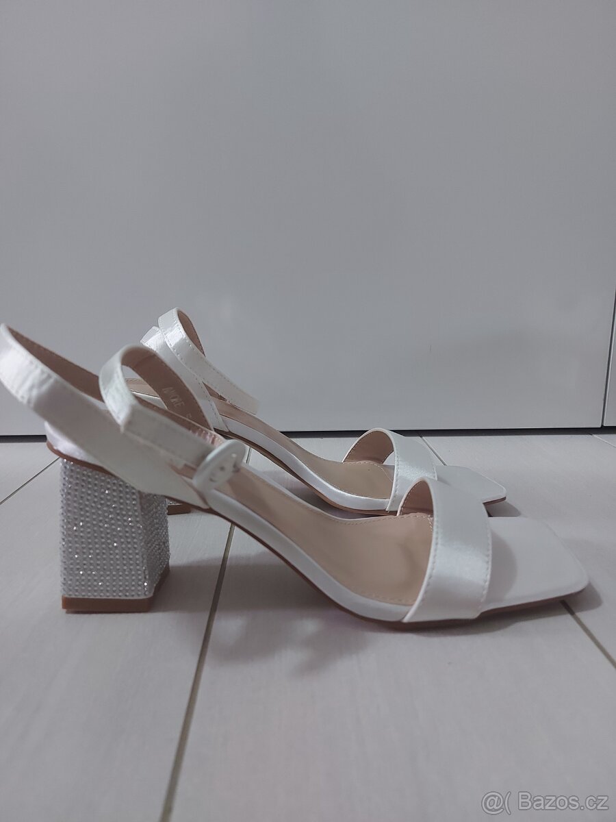 Nove bile svatebni sandalky Raid - 4