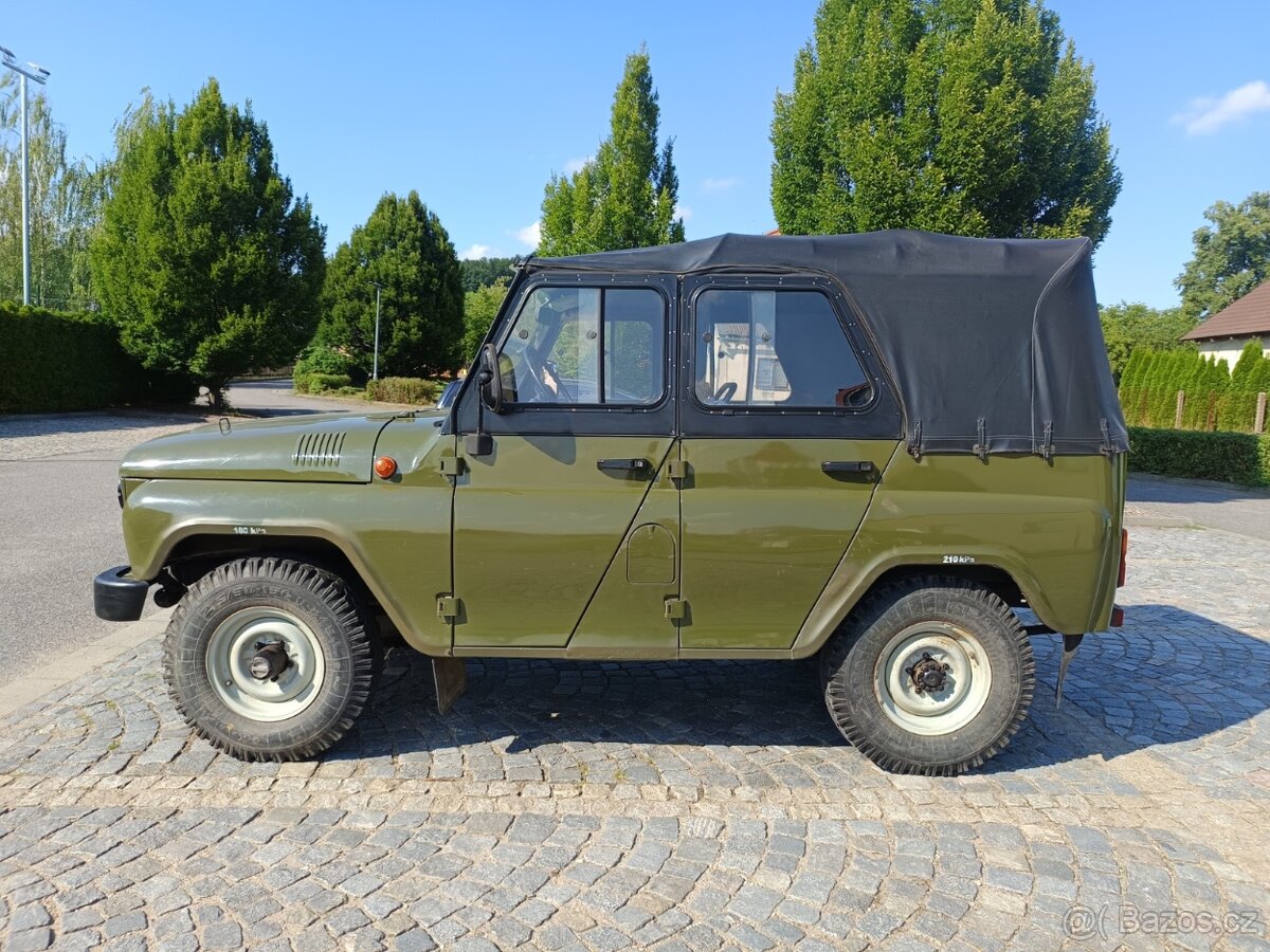 UAZ 31512 s TP a SPZ model 2007, 7 míst - 4