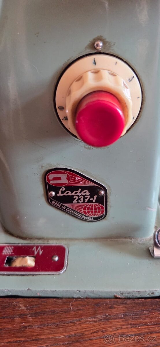 Šicí stroj Lada - 4