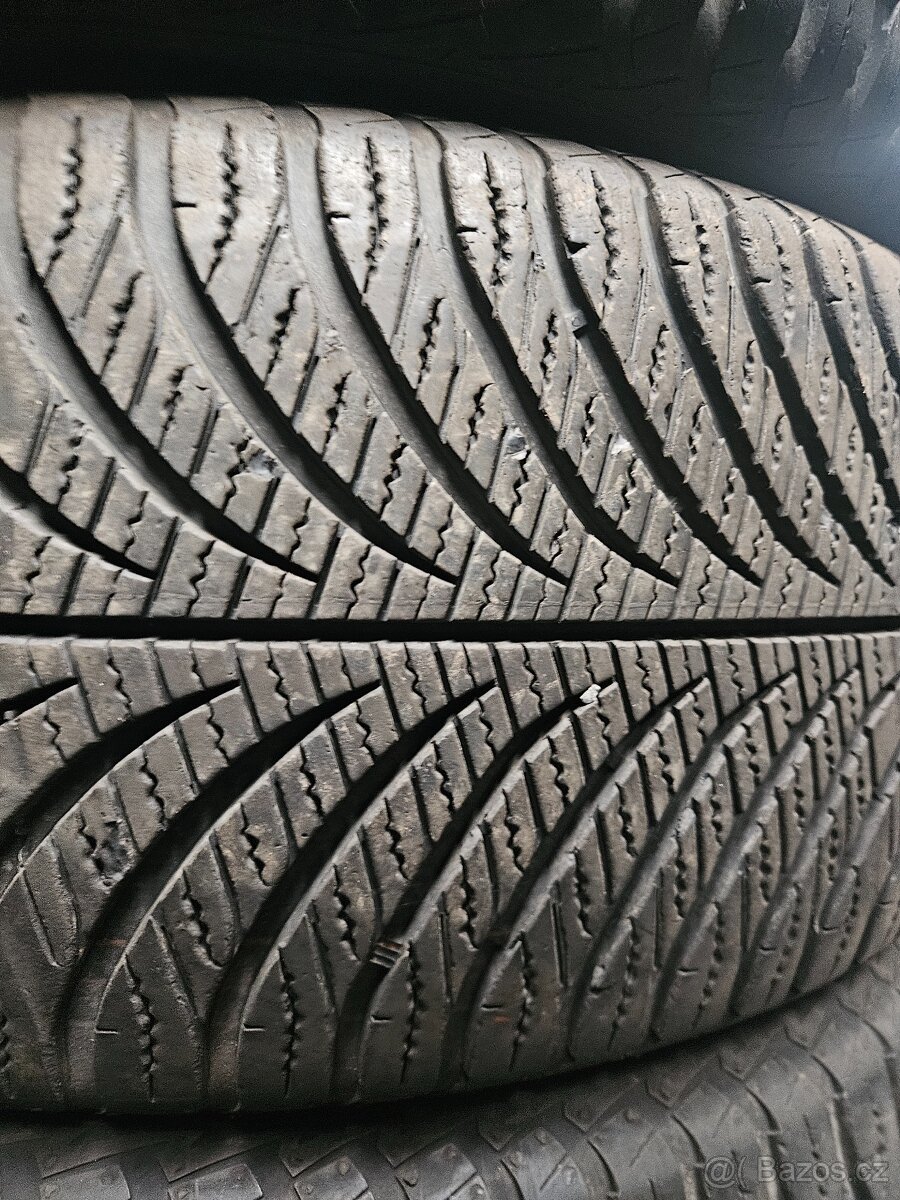 215/50R17 95V XL Vector 4Seasons GOODYEAR - 4