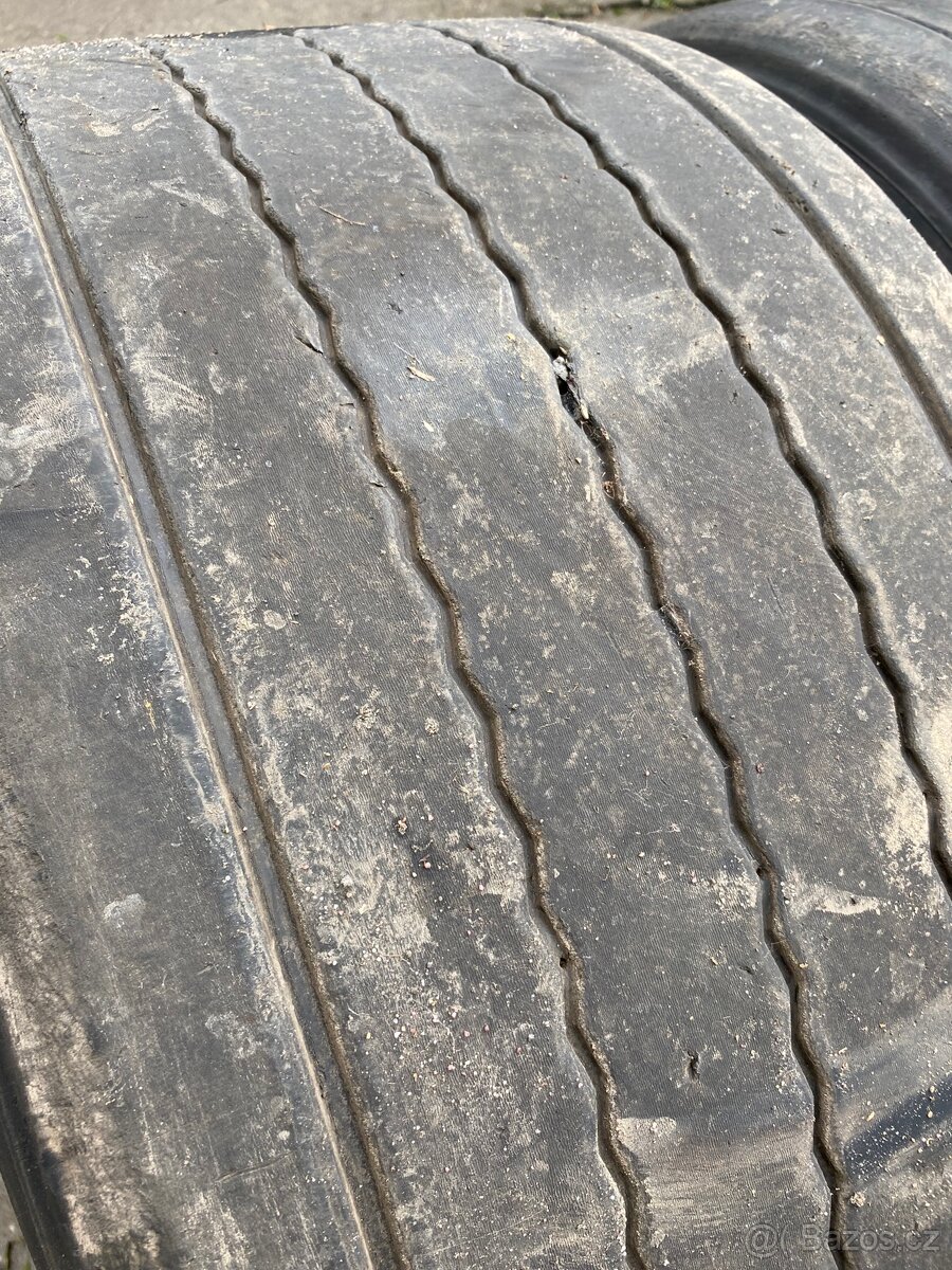 Nákladní pneumatiky 435/50 R19,5 - 4