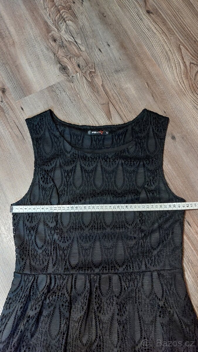 Černé krajkové šaty - 4