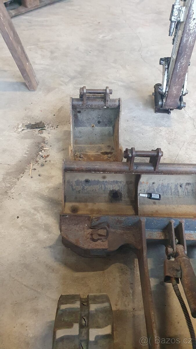 Takeuchi TB210R minirypadlo - 4