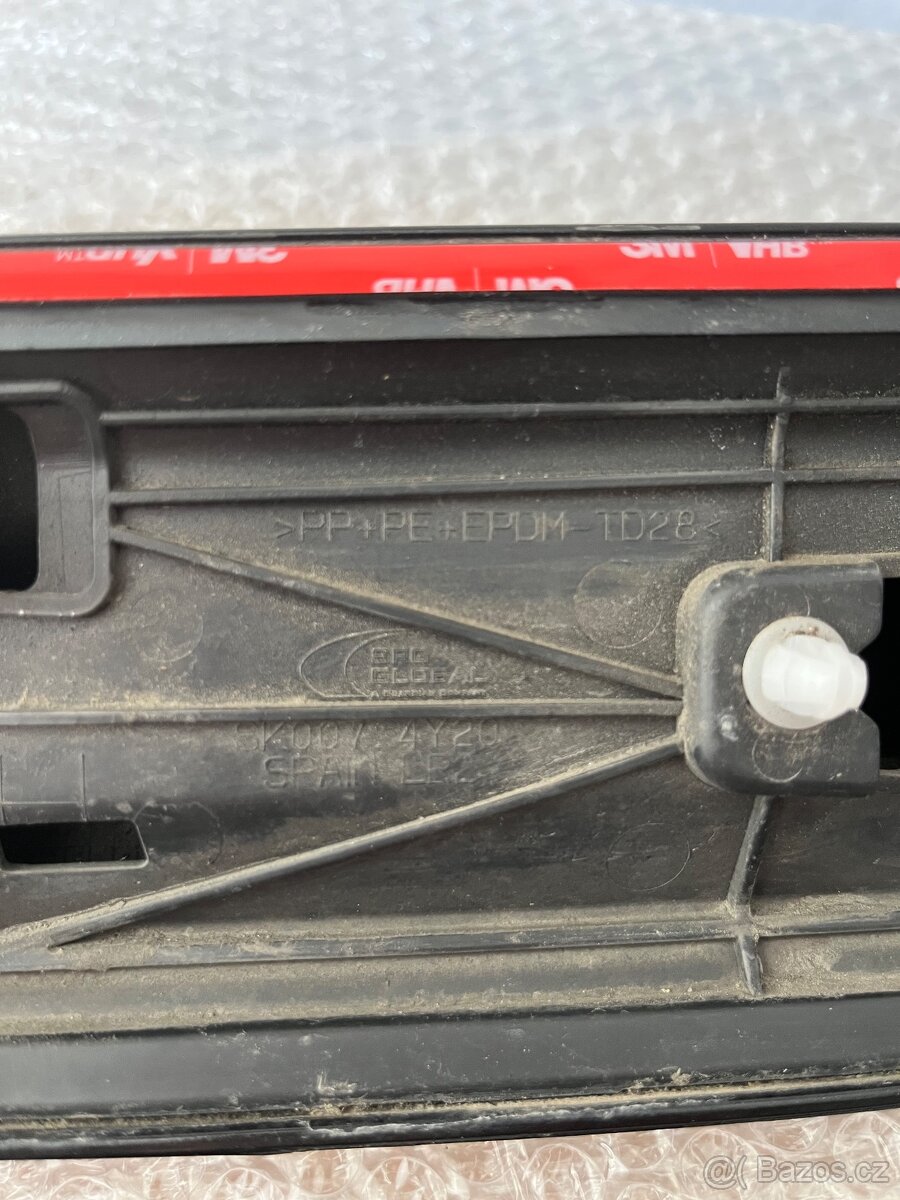 Lišta pravých dveří – Škoda Superb III, OEM: 3V0854940 - 4