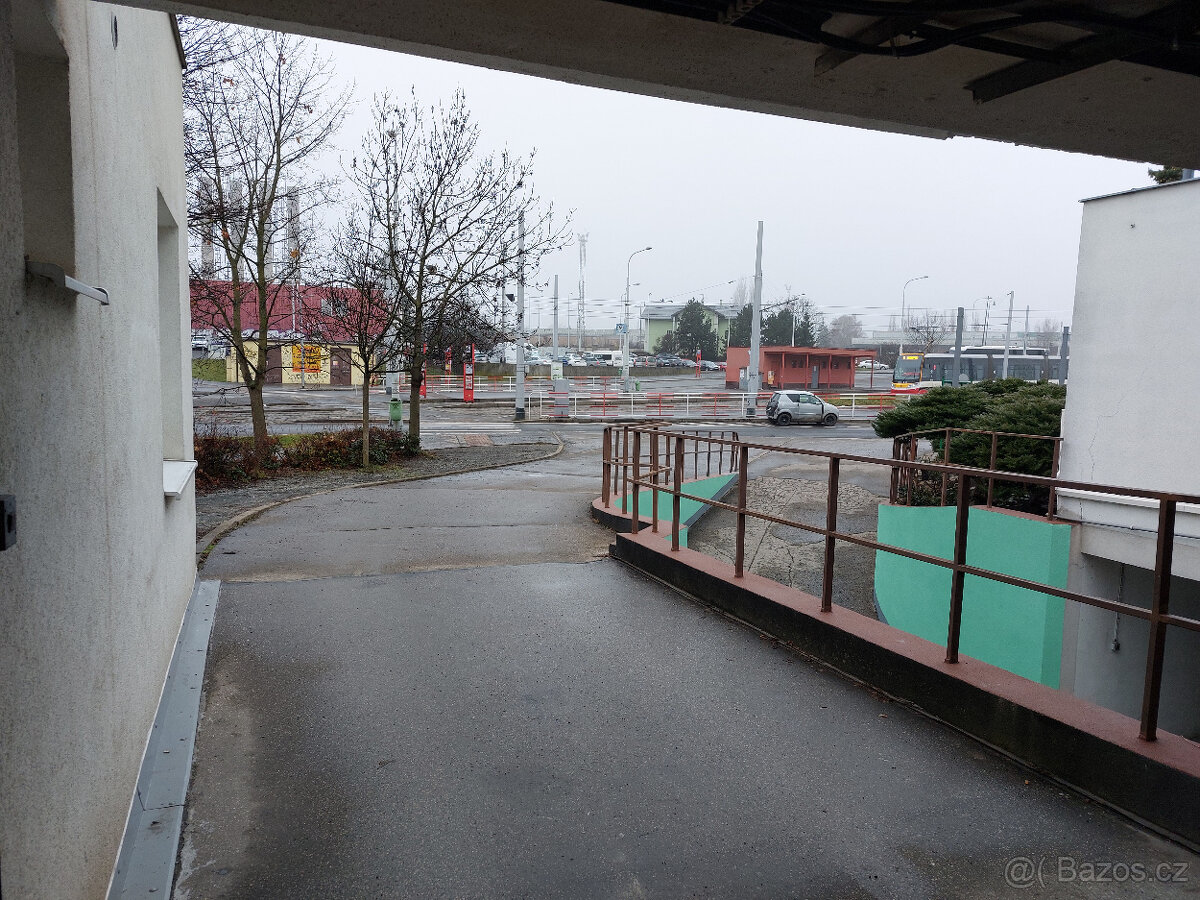 Prodám garáž v osobním vlastnictví s podílem na pozemku - 4