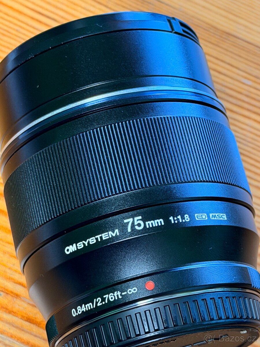 Olympus M.Zuiko Digital ED 75mm F1.8 - 4