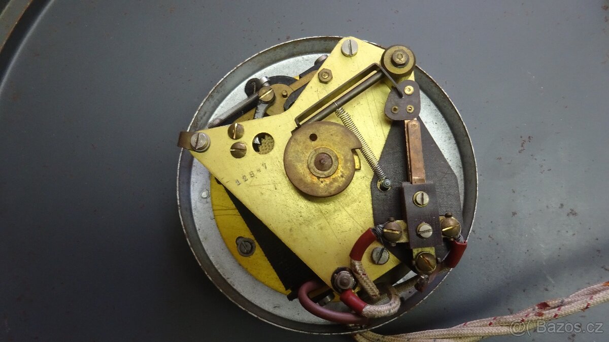 Prachotěsné podružné hodiny IBM - 4