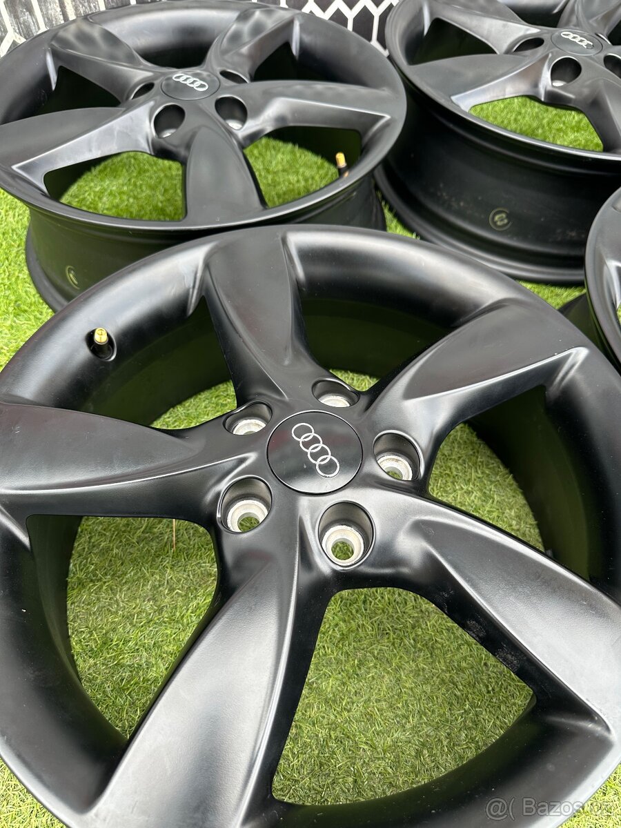 AUDI A3 - NOVÁ ORIGINÁLNÍ SADA DISKů 17 - 4