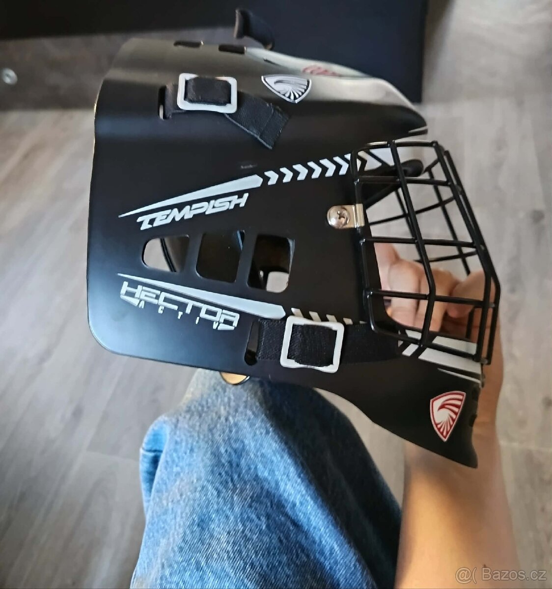 Brankářská helma - 4