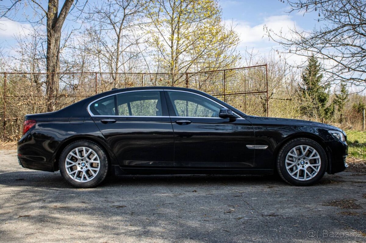 BMW 750d xDrive | 2017 | servis, výborný stav - 4