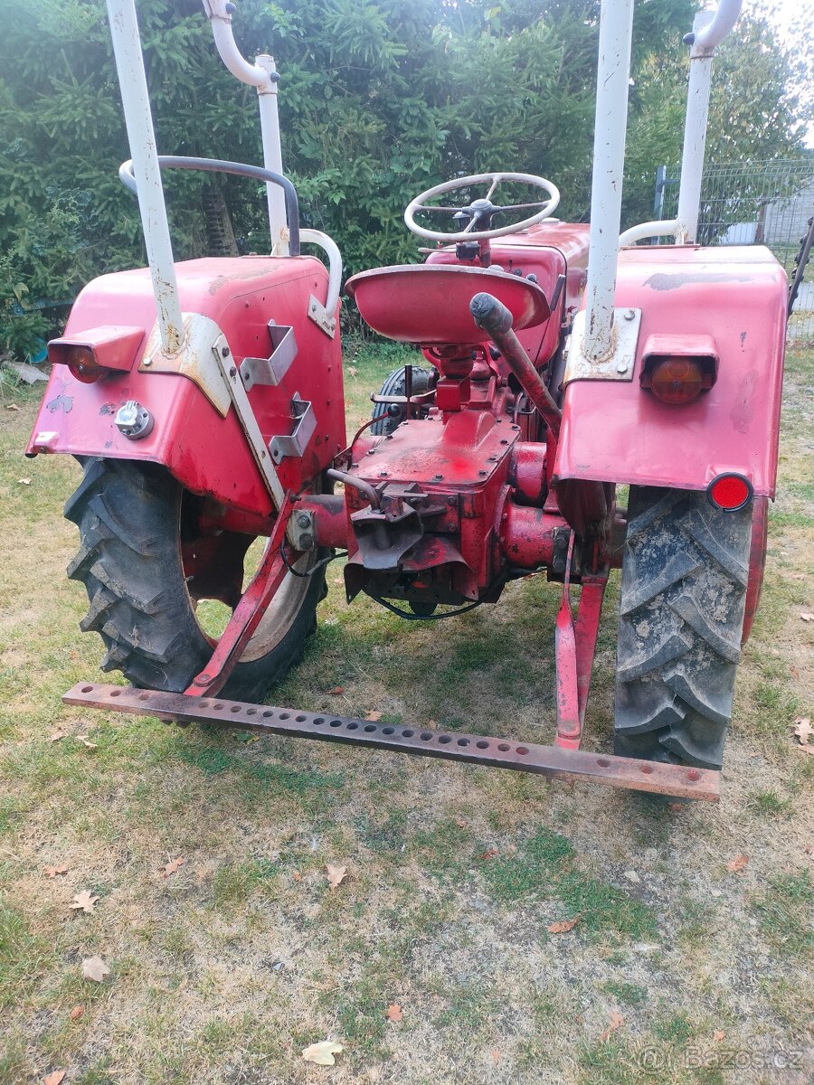 traktor MC CORMICK - 4