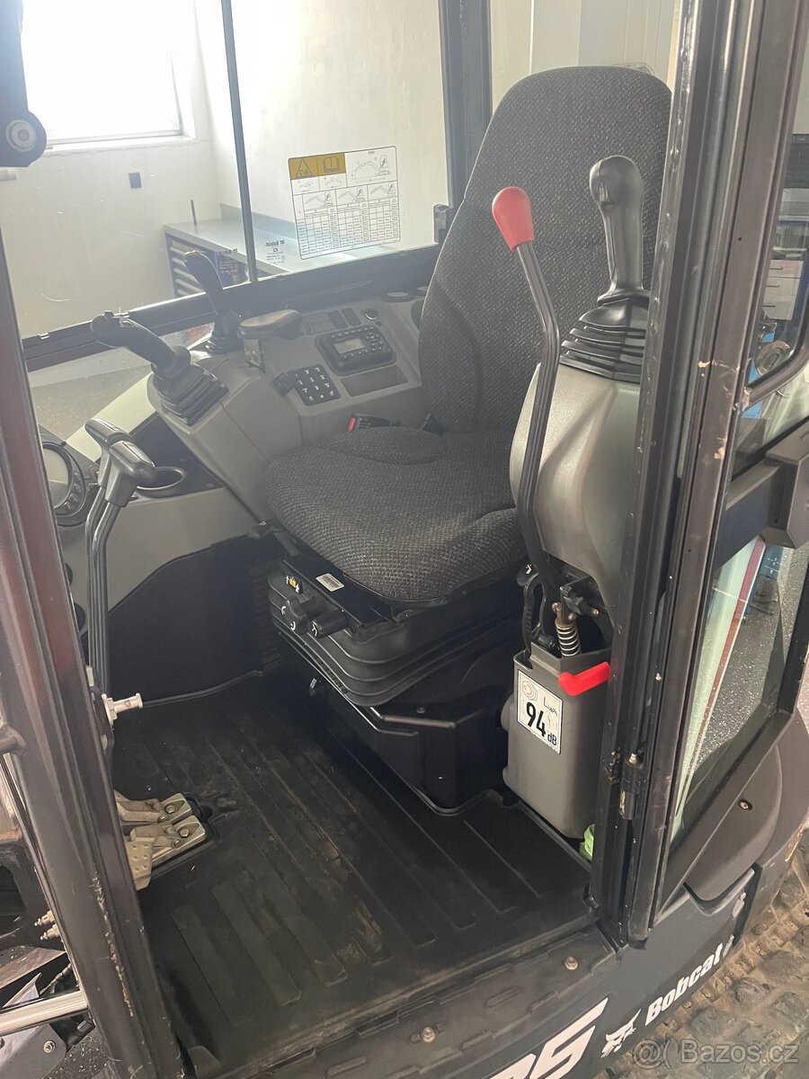 Bobcat E35 - 4