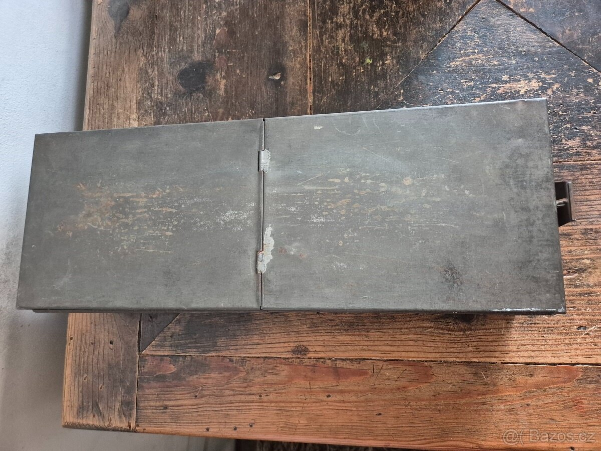 Stará vojenská plechová dóza / krabice / kastlík - 4