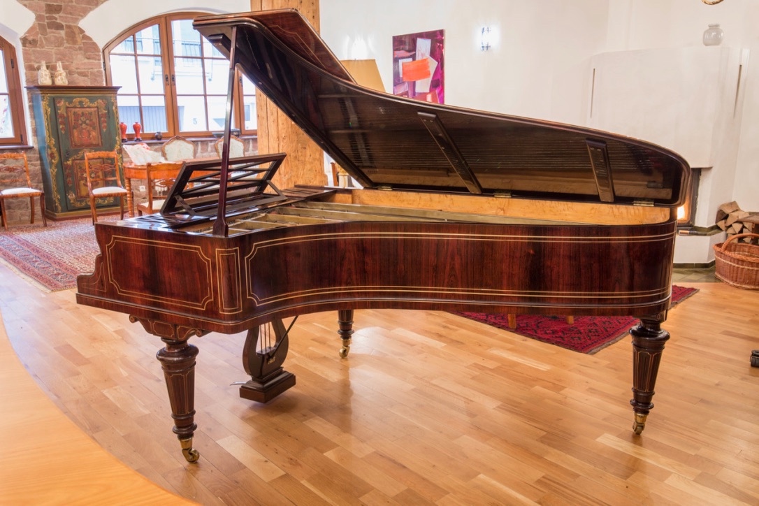 Historický klavír Erard rok výroby 1875 - 4