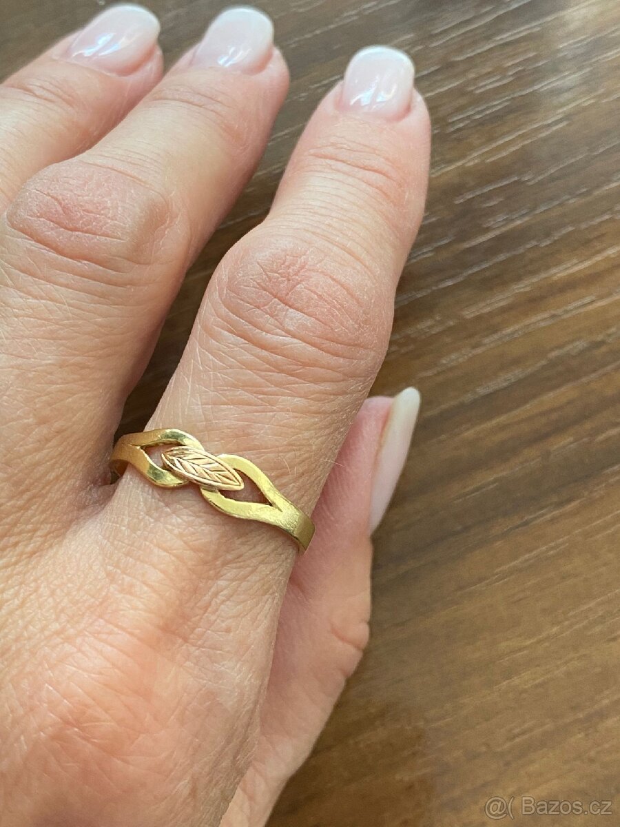Zlatý dámský prstýnek - 4
