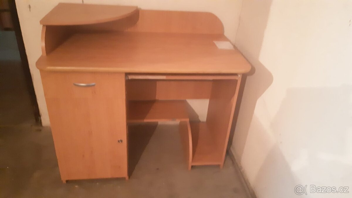 Prodám PC stůl - 4