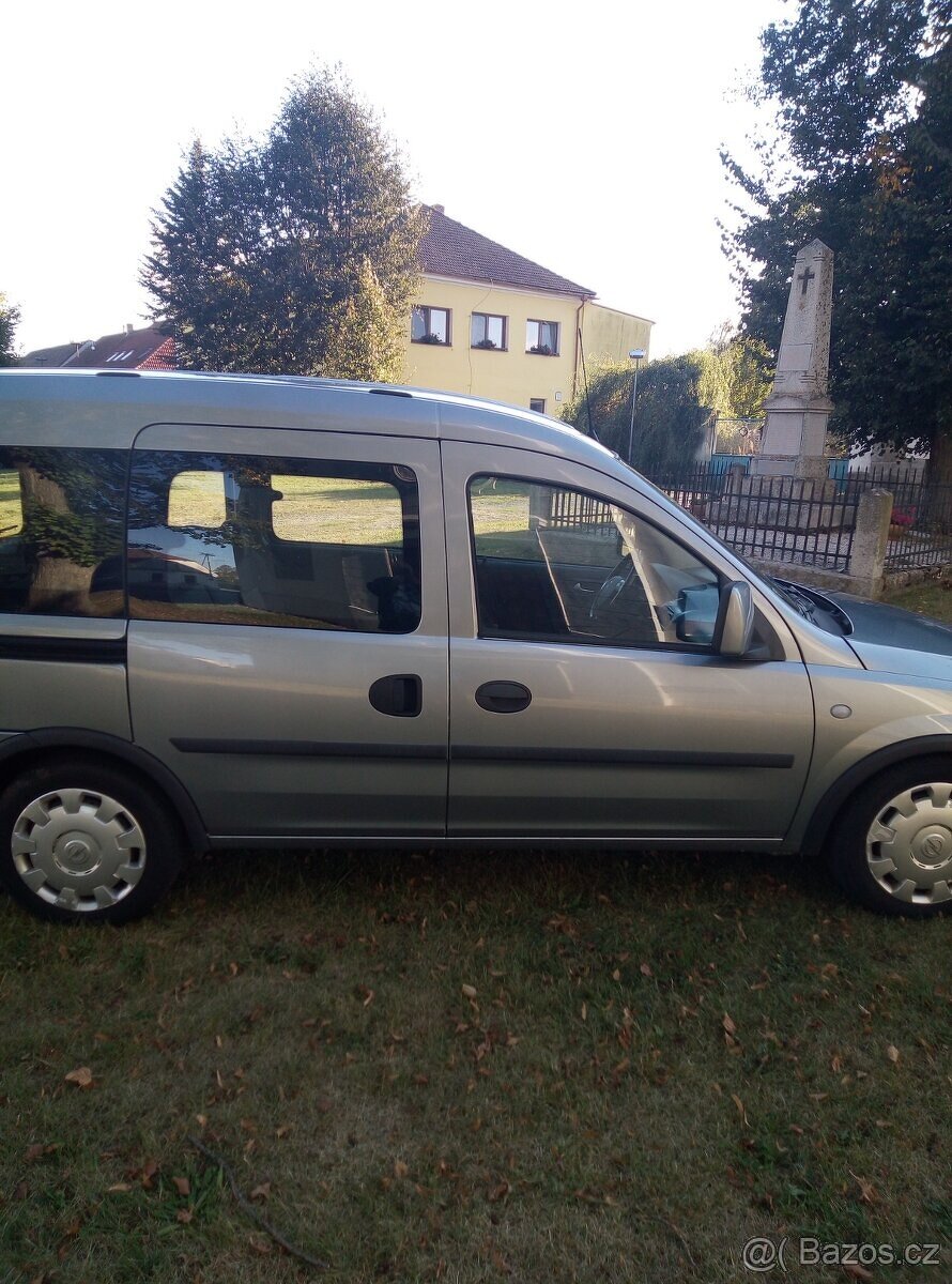 Opel Combo Tour 1.7cdti 74kw rok 7/2010 XXL - 4