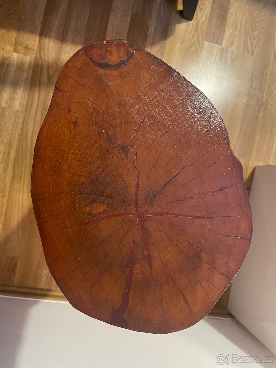 Ručně vyřezavaný masivní dřevěný stojan na dekorace. - 4