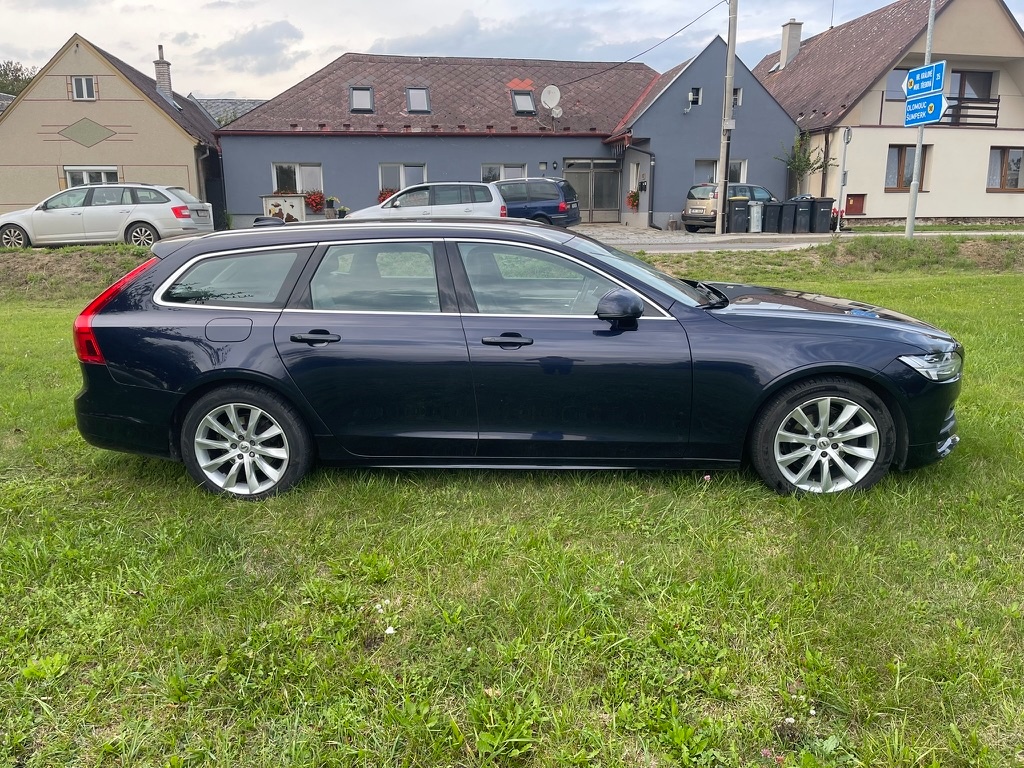 Prodám Volvo V90 D4 AWD - 140 Kw - 4