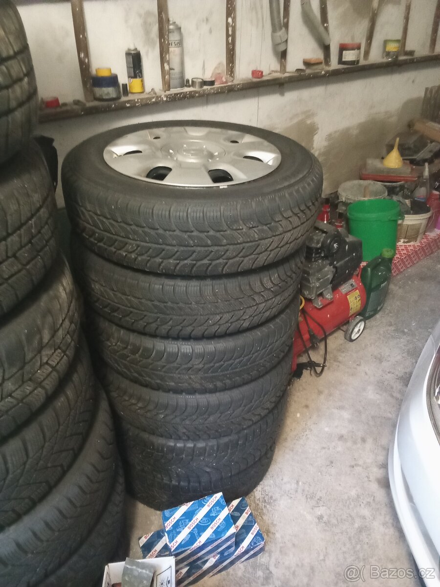 sada zimních pneu 165/70r14+disky - 4