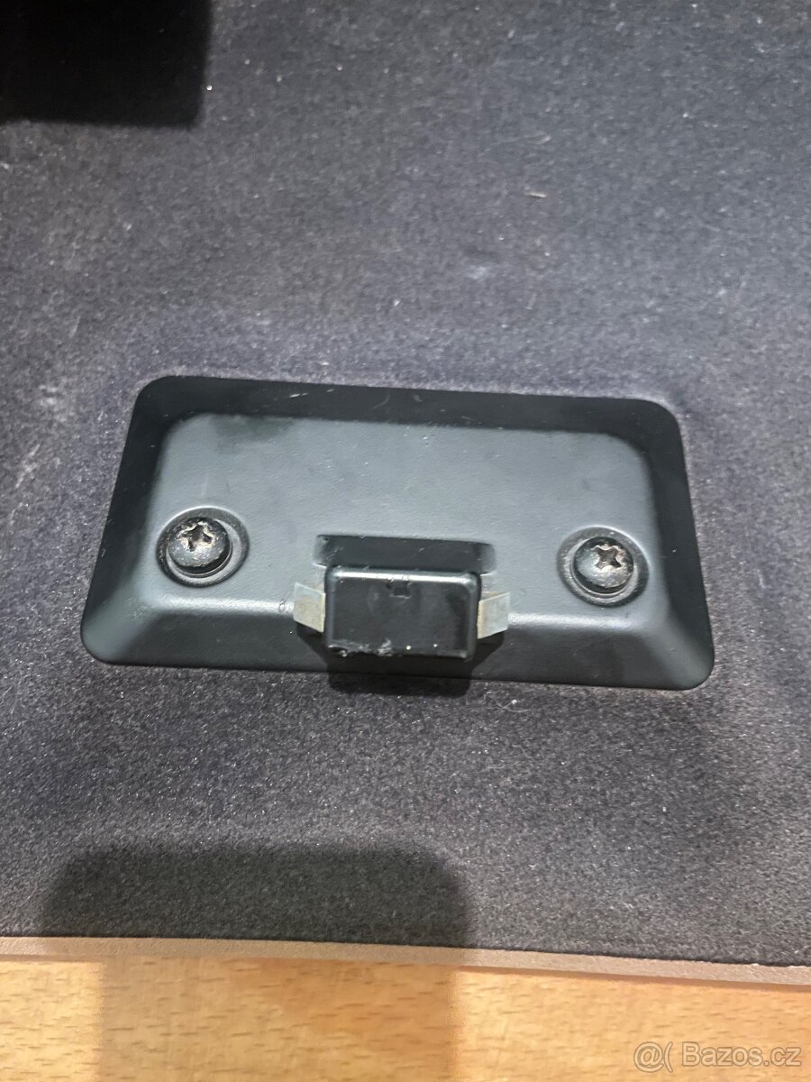 E39 přihrádka spolujezdce - 4