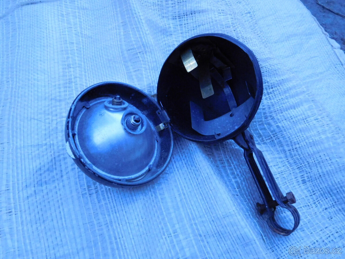 Světlo a díly. - 4