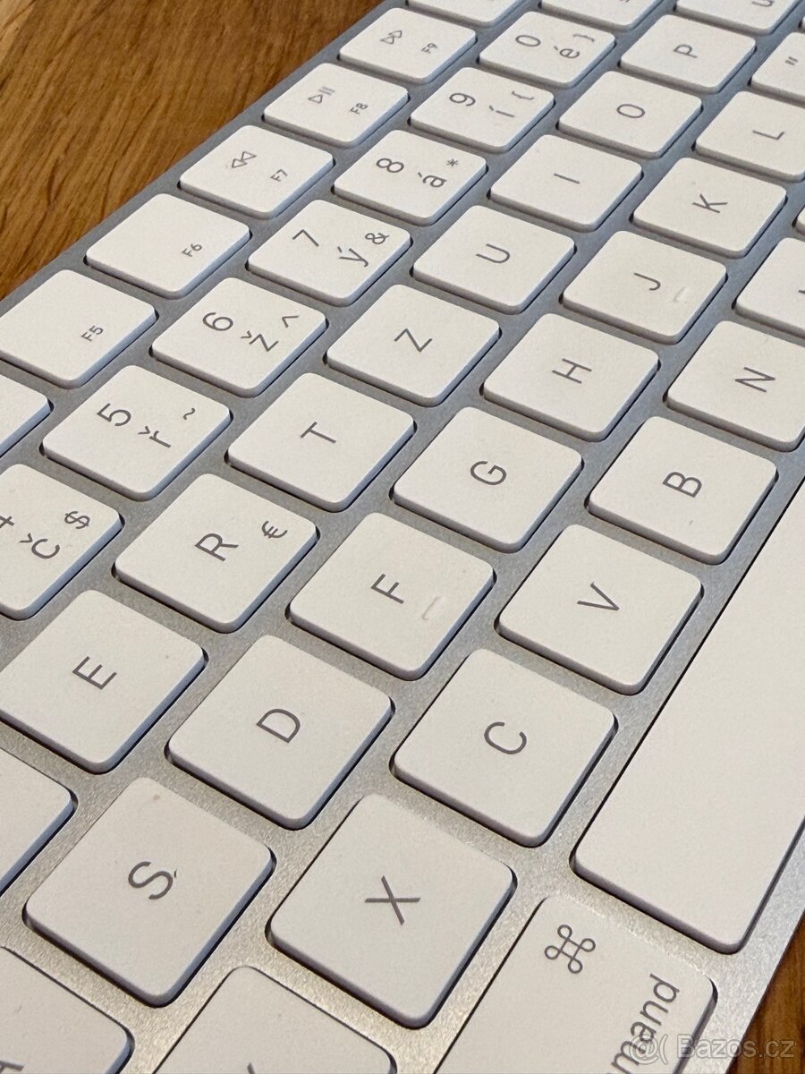 Apple Magic Keyboard (bez numerické části, CZ layout) - 4