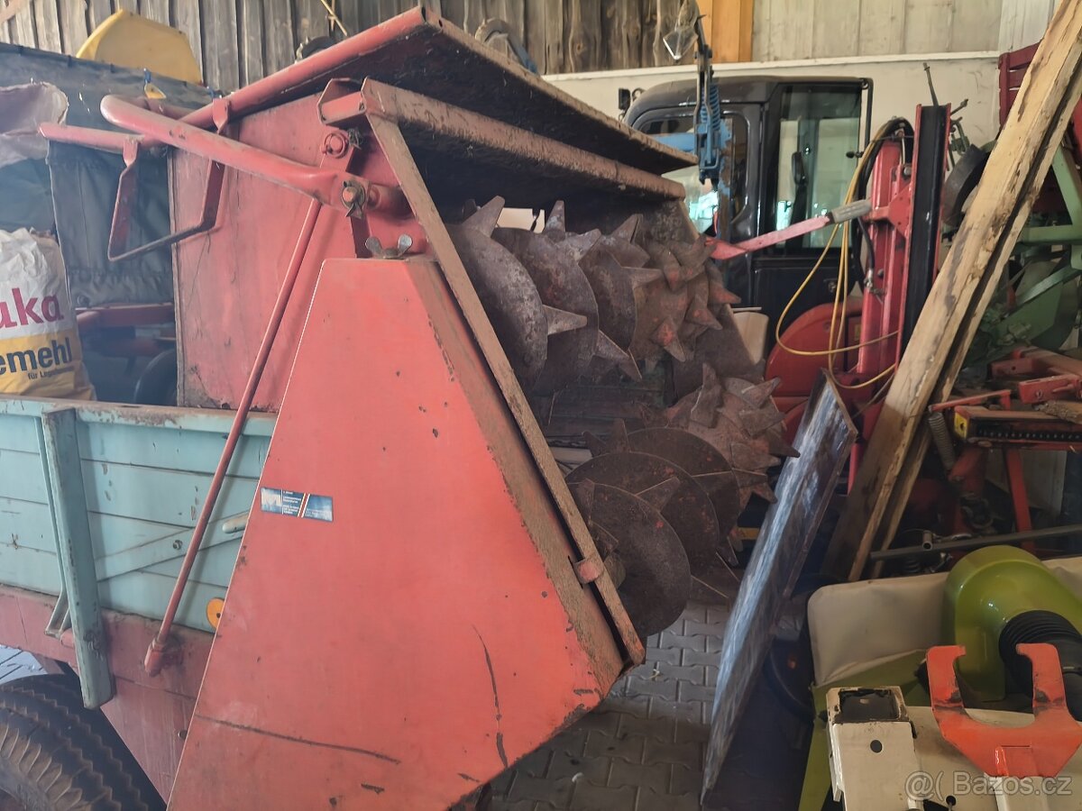 Rozmetadlo hnoje 4 t - 4