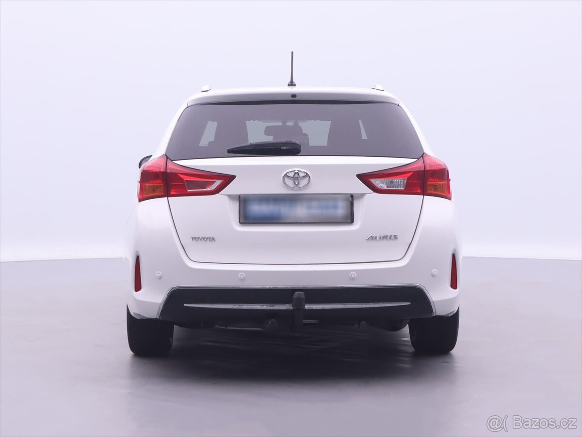 Toyota Auris 2,0 D-4D CZ Sports 1.Maj Tažné (2014) - 4