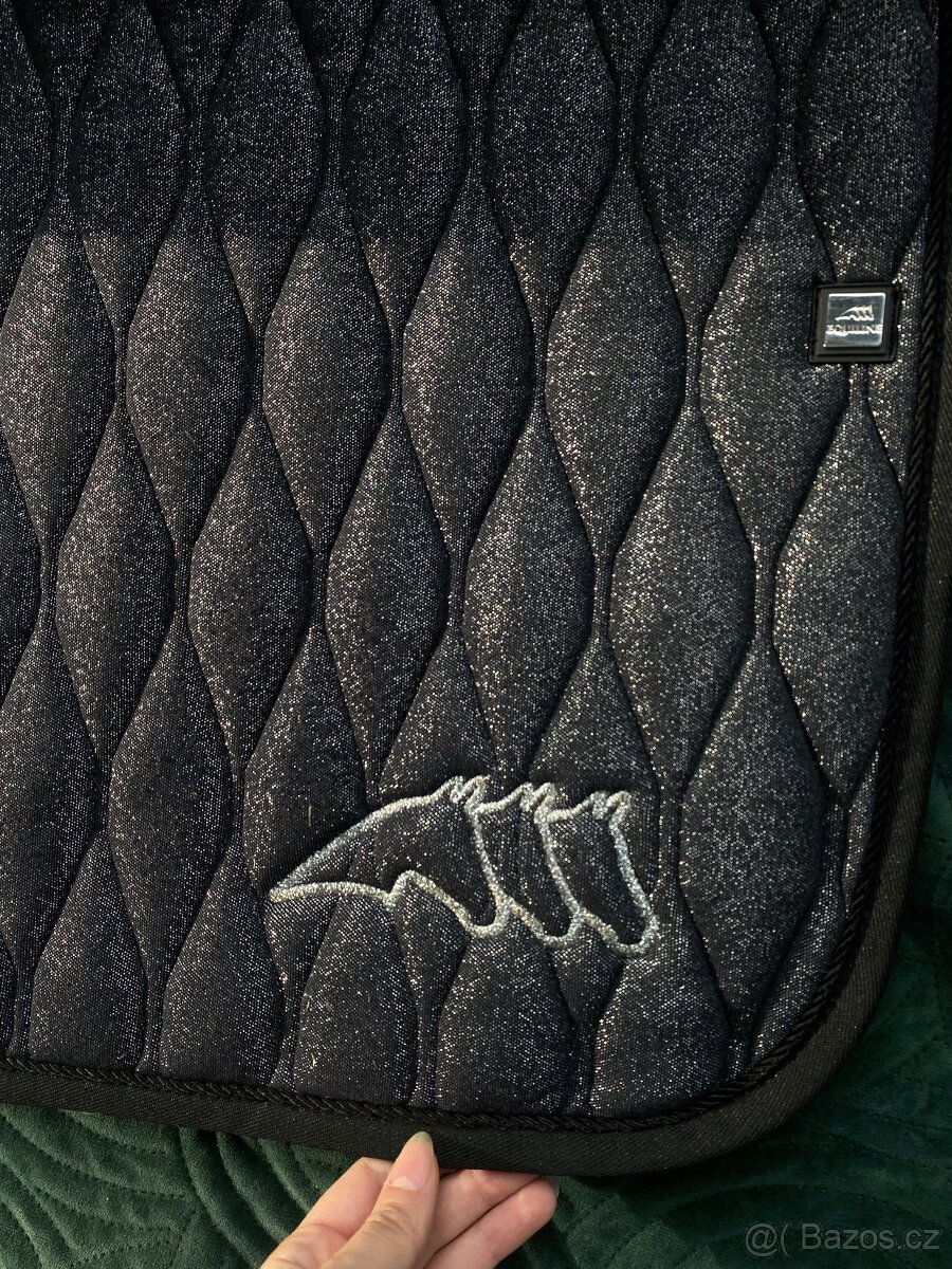 Krásná Podsedlová dečka EQUILINE diamac logo VS black-třpyt. - 4